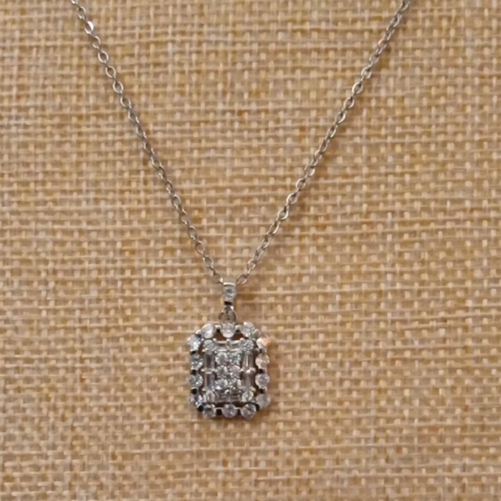 Elegant Silver Pendant Necklace
